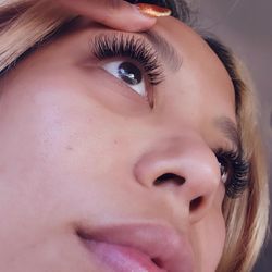 At the Powder Room - These lashes look like they're growing from my eyelid