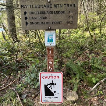 Rattlesnake Ridge - Signage and warnings - Hiking Near Me