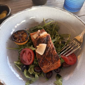 Ring of Honor Kitchen & Bar - salmon with arugula - Gastropubs Near Me - Grapevine, Texas Ring of Honor Kitchen & Bar - salmon with arugula - Gastropubs Near Me - Grapevine, Texas