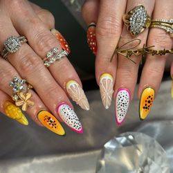 Lavue Nail Lounge