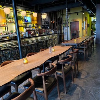 Antiques On High - Table seating - Cocktail Bars Near Me - Columbus, Ohio
