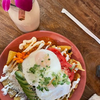 Ojo de Agua - Chilaquiles and horchata - Mexican Near Me - Miami, Florida Ojo de Agua - Chilaquiles and horchata - Mexican Near Me - Miami, Florida