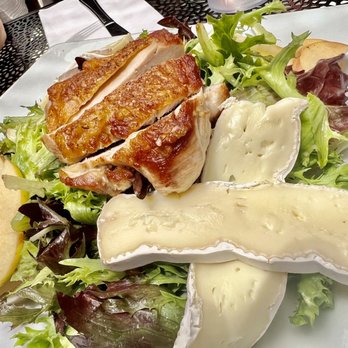 V Restaurant, Bistro & Bar - Duck salad - New American Near Me - Murphys, California