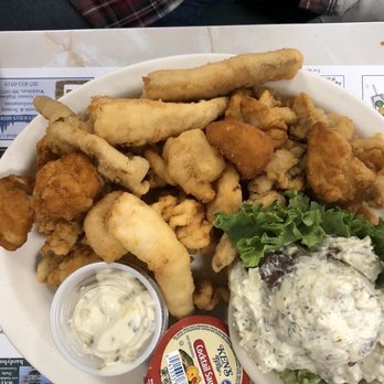 Moody's Diner - seafood platter - Diners Near Me - Waldoboro, Maine