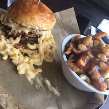 Mamo Burger Bar - The Daddy Mac with Poutine - American Near Me - Windsor, Ontario