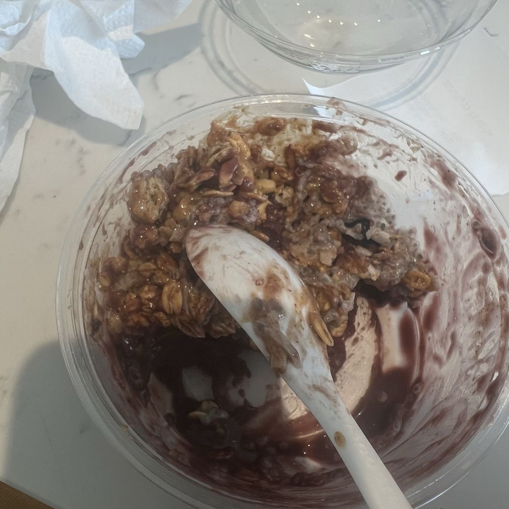 Granola bowl rather than açaí bowl Granola bowl rather than açaí bowl