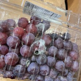 Stop & Shop - THESE GRAPES WERE ON THE SALES FLOOR!! - food - Grocery Near Me - Baldwin, New York