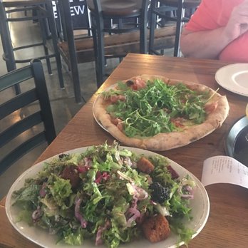 Spoonwood Brewing - Blackberry salad Arugula and proshut pizza - Pizza Near Me - Pittsburgh, Pennsylvania Spoonwood Brewing - Blackberry salad Arugula and proshut pizza - Pizza Near Me - Pittsburgh, Pennsylvania