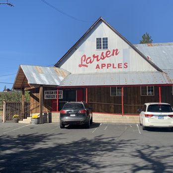 Larsen Apple Barn - The apple barn - Fruits & Veggies Near Me - Camino, California