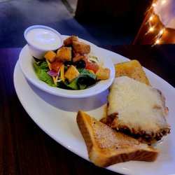 Peabo's Sports Bar & Grill - lasagna nite yummy delish!!!
