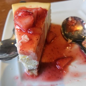 Olive Garden Italian Restaurant - Ricotto Cheesecake w/strawberries - Italian Near Me - Tucson, Arizona Olive Garden Italian Restaurant - Ricotto Cheesecake w/strawberries - Italian Near Me - Tucson, Arizona