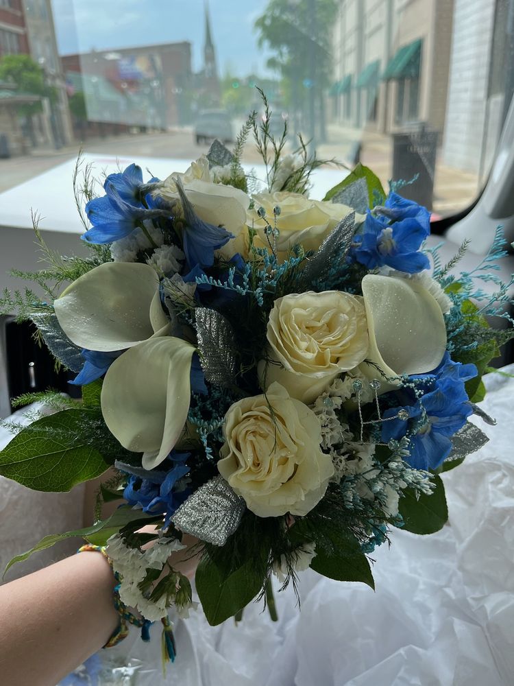 BUTZ FLOWERS & GIFTS Updated September 2024 12 Photos & 14 Reviews