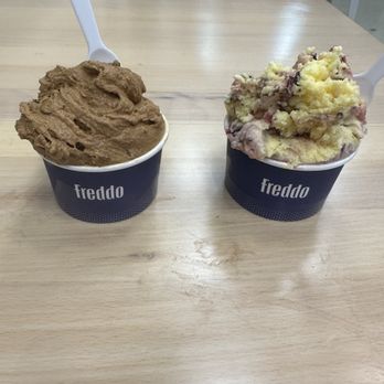 Freddo - Amarena flavor and dulce de leche with chocolate chunks flavor in size small cups - Desserts Near Me - Pembroke Pines, Florida Freddo - Amarena flavor and dulce de leche with chocolate chunks flavor in size small cups - Desserts Near Me - Pembroke Pines, Florida