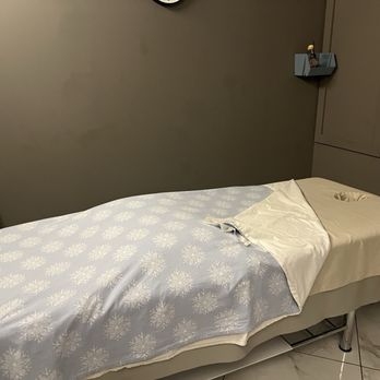 SQ Wellness Spa - Another client room that supports couple massages - Massage Therapy Near Me - Markham, Ontario