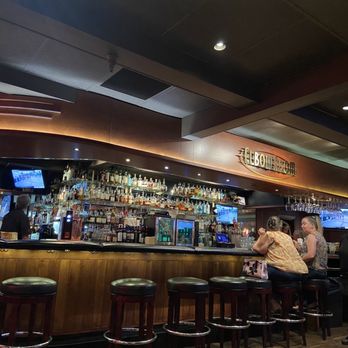 Elbow Room - Bar - New American Near Me - Fresno, California