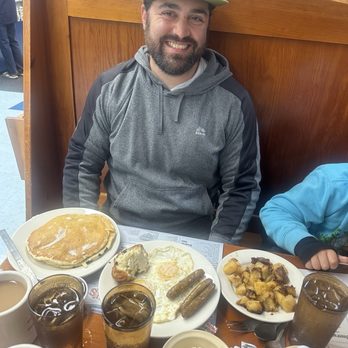 Jordans Restaurant - Blueberry pancakes, blueberry muffin, links, eggs and home fries - Breakfast & Brunch Near Me - Bar Harbor, Maine Jordans Restaurant - Blueberry pancakes, blueberry muffin, links, eggs and home fries - Breakfast & Brunch Near Me - Bar Harbor, Maine
