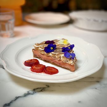 Donna's - Strawberry tart - Italian Near Me - Los Angeles, California Donna's - Strawberry tart - Italian Near Me - Los Angeles, California