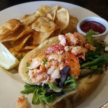 Hooked Seafood Restaurant - Lobster roll - Seafood Near Me - Manchester, New Hampshire