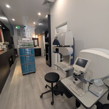 Park Slope Eye - Diagnostic testing area at Park Slope Eye with advanced eye imaging and examination technology. - Optometrists Near Me - Brooklyn, New York Park Slope Eye - Diagnostic testing area at Park Slope Eye with advanced eye imaging and examination technology. - Optometrists Near Me - Brooklyn, New York