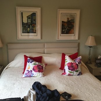 Daly's House - Room 3, king bed castle views - Bed & Breakfast Near Me