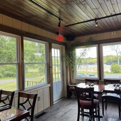 Delta Lake Inn - Dining Area