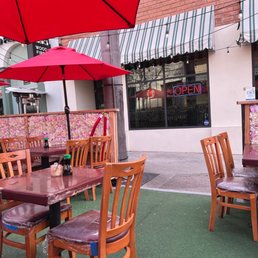 Exterior outside entrance of Maki Sushi - Patio - Ventura, California Exterior outside entrance of Maki Sushi - Patio - Ventura, California