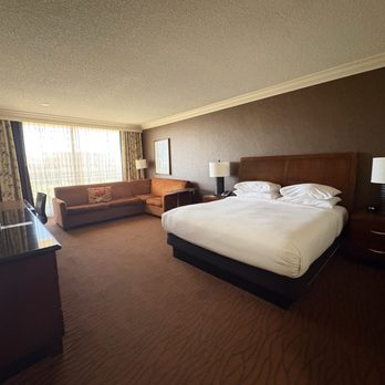 Hilton Orange County/Costa Mesa - Bedroom - Hotels Near Me - Costa Mesa, California