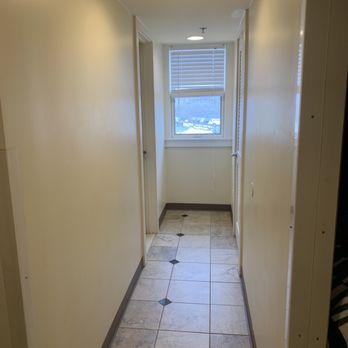 Oceancliff I and II - first floor hallway -bathroom and storage closet - Resorts Near Me - Newport, Rhode Island