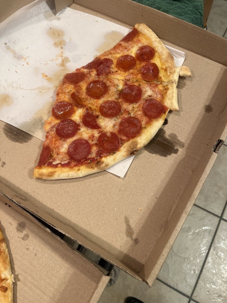 Mama's Pizza and Grill Logo