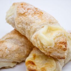 Myles's Sweets & coffee - This is a delicious quesito, It is made of cream cheese and pastry. Place your order at (939)240-3288