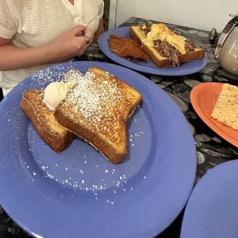 Kountry Kitchen - French toast and Pulled Pork Benedict - American Near Me - Kapaa, Hawaii Kountry Kitchen - French toast and Pulled Pork Benedict - American Near Me - Kapaa, Hawaii