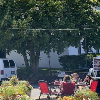 Brooklyn Organic Kitchen - Outdoor hang - Cafes Near Me - Mahopac, New York