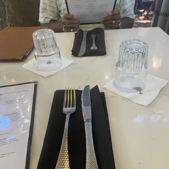 82 Queen - Table setting - Southern Near Me - Charleston, South Carolina