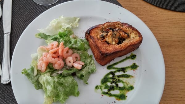 Le Poisson Rouge by null