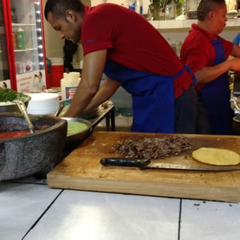 El Paisa - Making tacos - Tacos Near Me - Ensenada, BCN El Paisa - Making tacos - Tacos Near Me - Ensenada, BCN