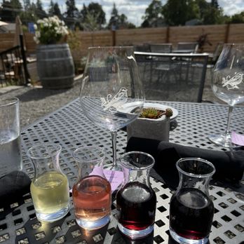 Trellis - Wine flight - Wine Bars Near Me - Dundee, Oregon