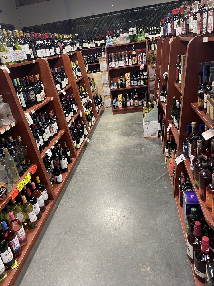 Noma Wine And Liquor Logo