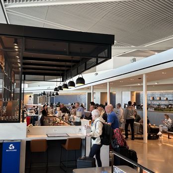 United Club - Bar - Airport Lounges Near Me - Newark, New Jersey United Club - Bar - Airport Lounges Near Me - Newark, New Jersey