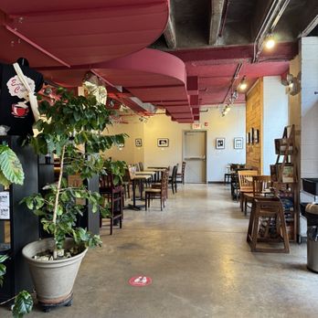 Everybody's Coffee - Interior - Coffee & Tea Near Me - Chicago, Illinois