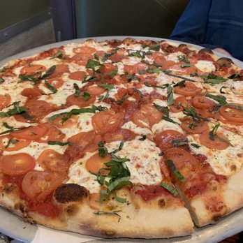 Mondo - Fresh Tomato & Basil pie - YUM! - Pizza Near Me - Middletown, Connecticut