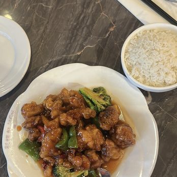Hing Kee Restaurant - General Tso Chicken - Vietnamese Near Me - Chicago, Illinois