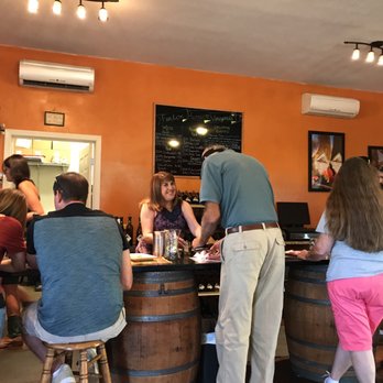 Fenton Herriott Vineyards - Wineries Near Me - Placerville, California