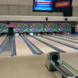 Holiday Lanes - The place was not super busy on a Saturday
