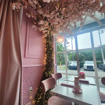 Keik Restaurant - Front window decor - Desserts Near Me - Doral, Florida