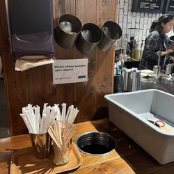 Sweet Moment - Utensils and trash area