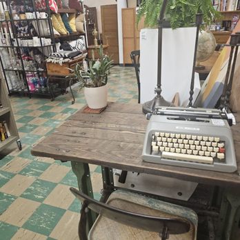 Rerun - Used, Vintage & Consignment Near Me - Portland, Oregon