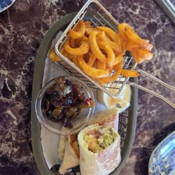 HeBrews Cafe - Grilled chicken wrap