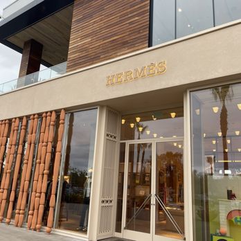 Hermès Topanga - Entrance from outside Westfield Topanga - Women's Clothing Near Me - Canoga Park, California