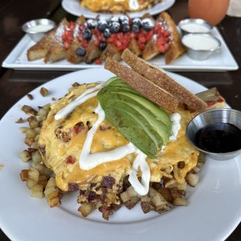 Blu Jam Cafe - California Omelette, Crunchy French Toast and Guava mimosa - Breakfast & Brunch Near Me - Los Angeles, California