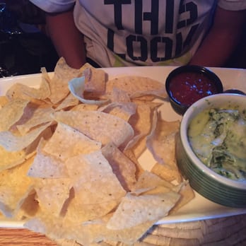Applebee's Grill + Bar - Spin art - American Near Me - Des Moines, Iowa